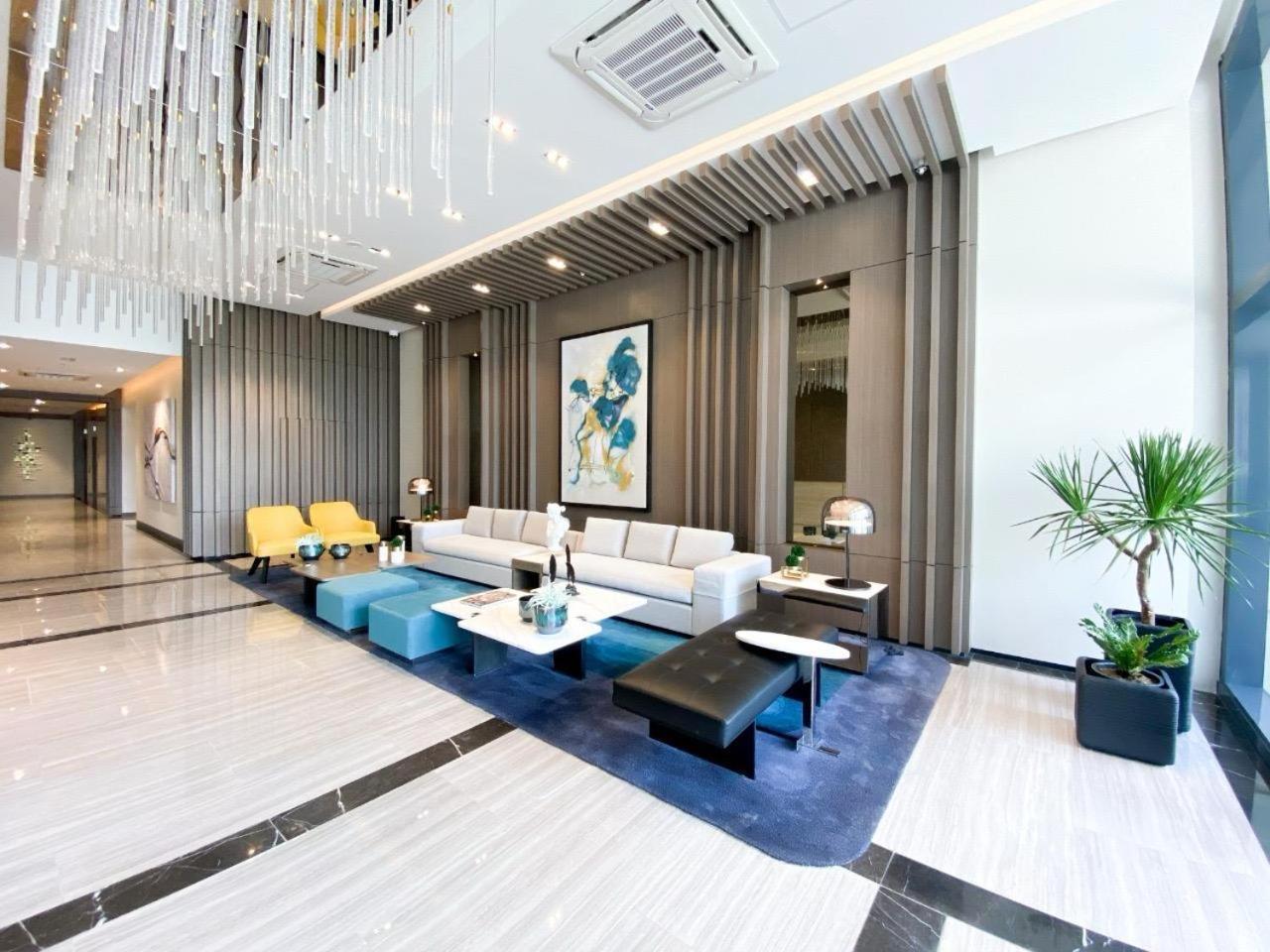 Uptown Parksuites Tower Two - Bgc Taguig, *